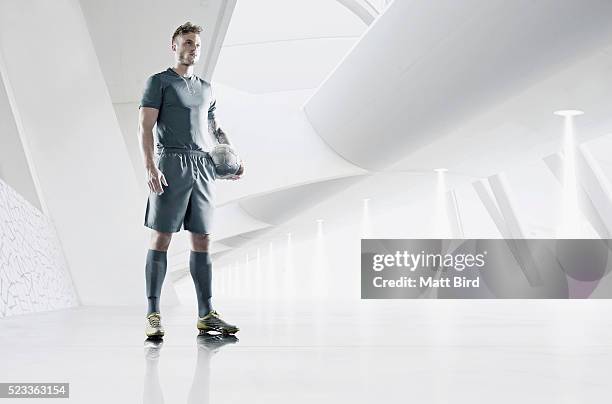football player in futuristic white environment - fußballspieler stock-fotos und bilder