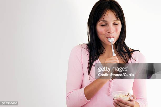 woman enjoying dessert - indulgence photos et images de collection