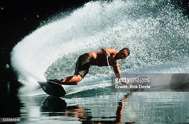 wakeboarding on the wailua river - wakeboarden stock-fotos und bilder