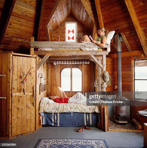 father and daughter lying in bunk beds - litera fotografías e imágenes de stock