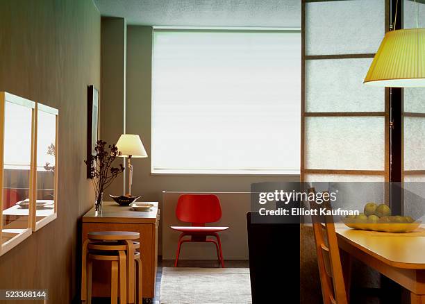 view of division between a dining room and living room - paravant stock-fotos und bilder