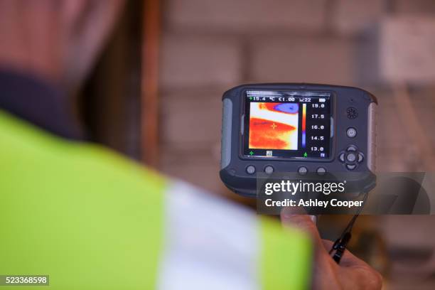 thermal imaging camera shows heat loss from appliances - inspector imagens e fotografias de stock