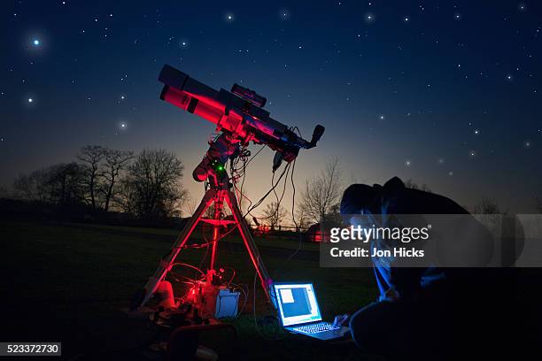 an amateur astronomer at a star party in herefordshire. - astronomia foto e immagini stock