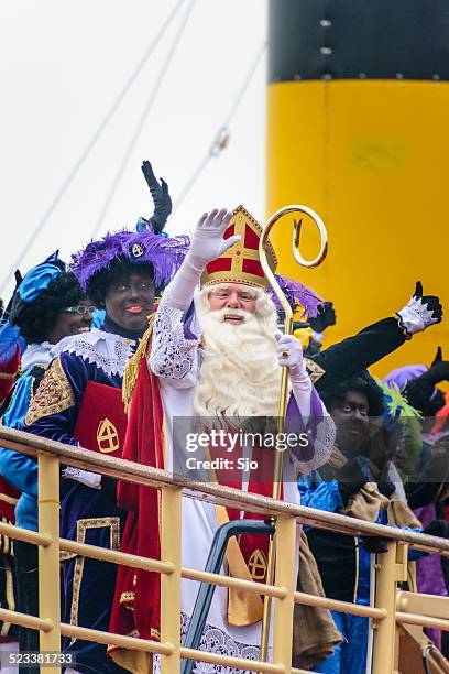 sinterklaas e zwarte pieten di - black peter foto e immagini stock