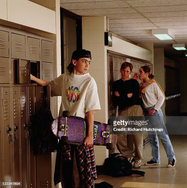 boy and girl gossiping about the skateboarder - 90s teens stock pictures, royalty-free photos & images