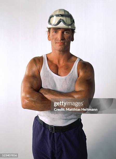 building worker in white vest - hemden stockfoto's en -beelden