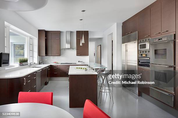 modern kitchen with appliances, chicago il - cucina domestica foto e immagini stock