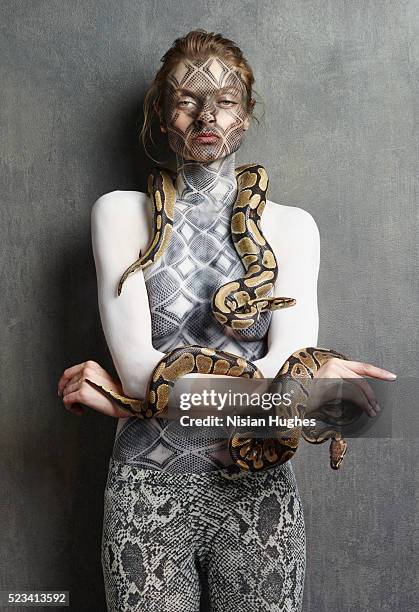 woman with snake makeup and snakes - schlangenleder stock-fotos und bilder