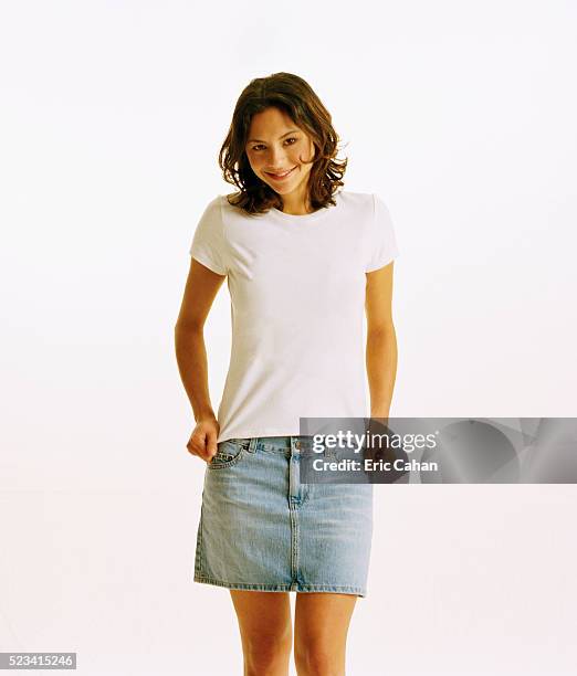 woman pulling on shirt - t shirt stockfoto's en -beelden