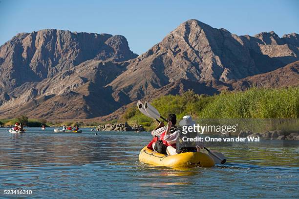 rafting on the orange river - oranje stock-fotos und bilder