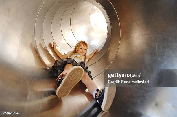 young girl on a slide - glijden stockfoto's en -beelden