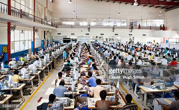 busy textile factory - hugh sitton india stockfoto's en -beelden
