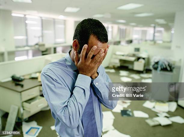 stressed businessman in messy office - fallimento foto e immagini stock