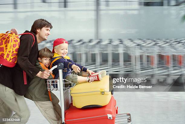 family vacation - luggage trolley stock pictures, royalty-free photos & images