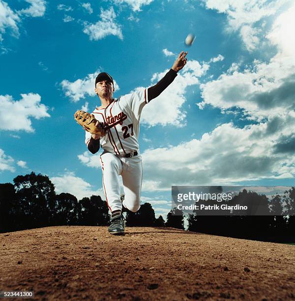 pitcher throwing baseball - pitcher stock-fotos und bilder