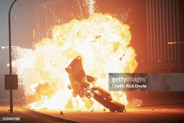 cars exploding in movie stunt - bombing stock-fotos und bilder