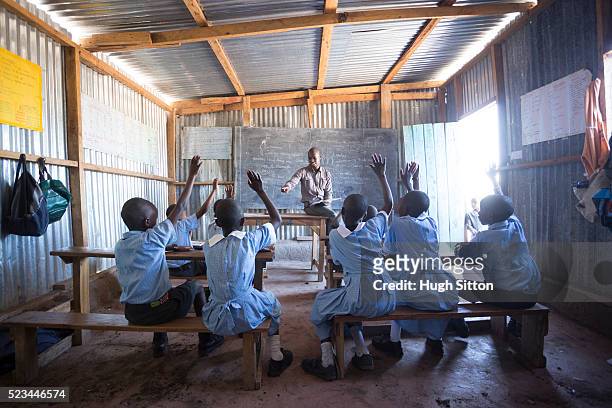 school children in classroom. kenya. - schüler von hinten im klassenzimmer stock-fotos und bilder