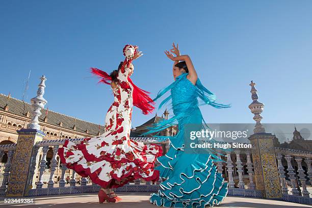 flamenco dancers - flamenco danza tradizionale foto e immagini stock