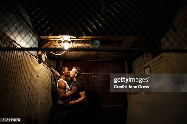 gay men kissing in basement - black gay men kissing photos et images de collection