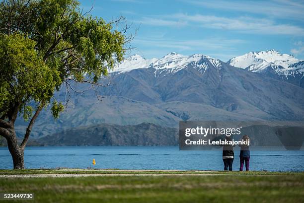 traveler at lake wanaka. - rural new zealand stock pictures, royalty-free photos & images