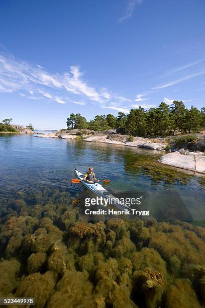 kayaker in st. anna archipelago on swedish eastcoast - sea kayaking imagens e fotografias de stock