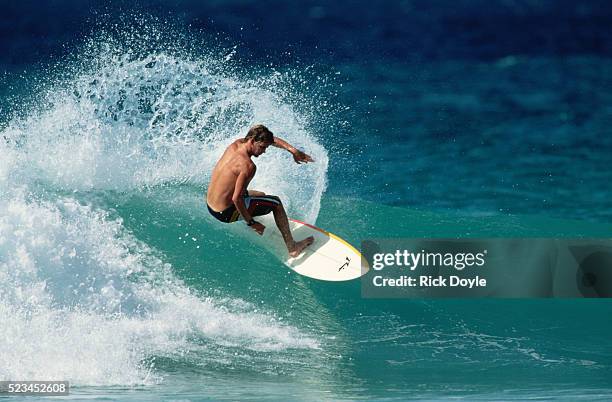 surfer riding a wave - surf stockfoto's en -beelden