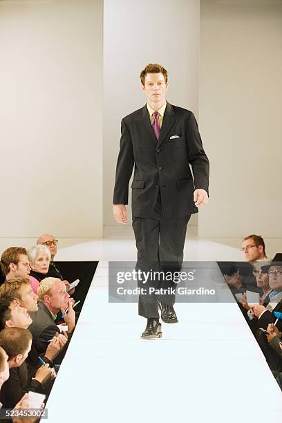 fashion model on runway - catwalk male stock pictures, royalty-free photos & images