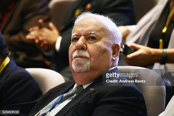 Lives Co-Founder and President of the Carnegie Corporation of New York Vartan Gregorian during the Aurora Dialogues, a series of discussions between...