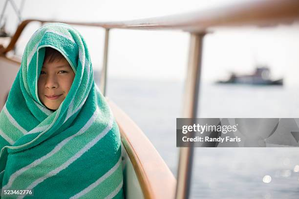boy wrapped in beach towel - envuelto en una toalla fotografías e imágenes de stock