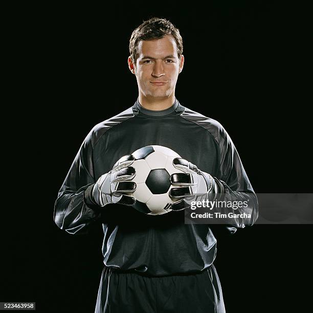 goalkeeper holding soccer ball - goalkeeper - fotografias e filmes do acervo