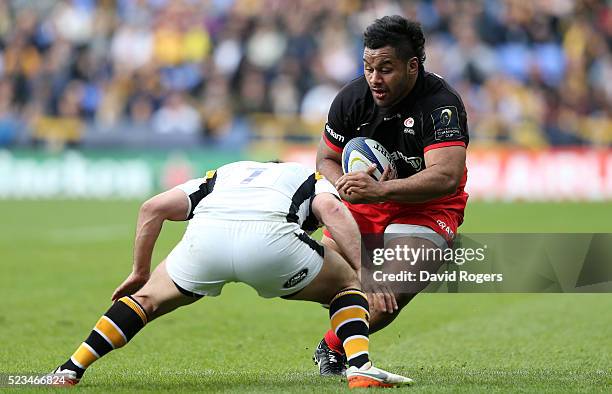 Billy Vunipola of Saracens takes on George Smith during the European Rugby Champions Cup semi final match between Saracens and Wasps at Madejski...