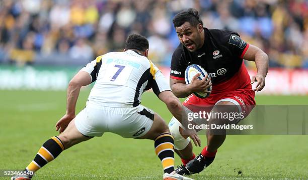 Billy Vunipola of Saracens takes on George Smith during the European Rugby Champions Cup semi final match between Saracens and Wasps at Madejski...