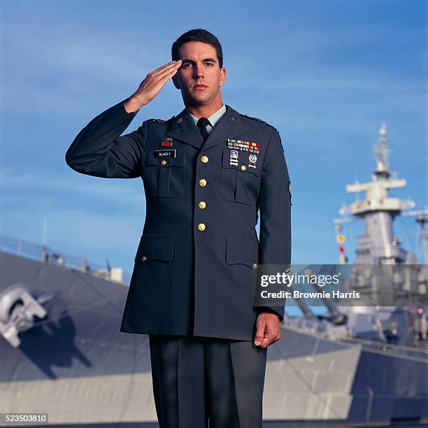 soldier saluting at the uss north carolina battleship - saluting 個照片及圖片檔