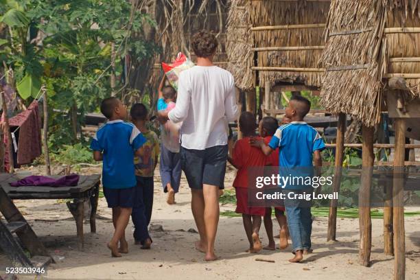 delivering school supplies - humanitäre hilfe stock-fotos und bilder