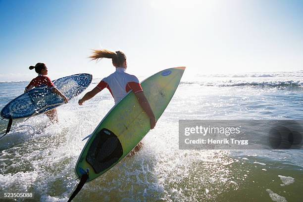surfers at hossegor beach in france - hossegor photos et images de collection