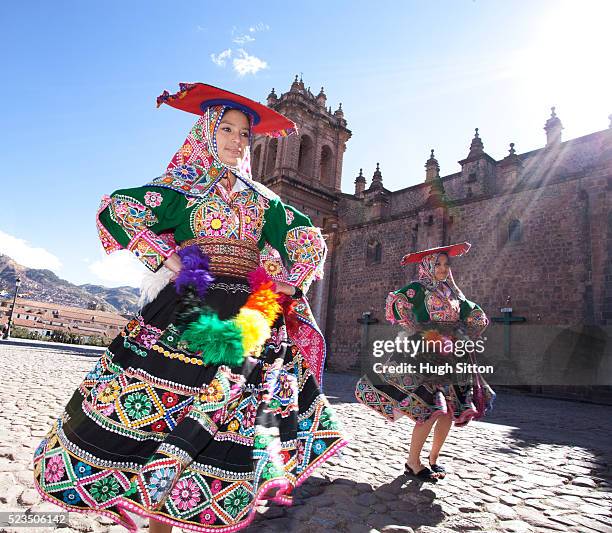 traditional peruvian dancers, cusco. peru - perú 個照片及圖片檔