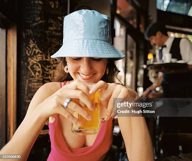 female tourist in bar, san telmo, buenos aires, argentina - sonnenhut stock-fotos und bilder