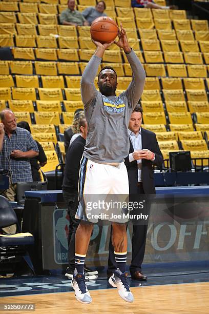 Hairston of the Memphis Grizzlies warms up before Game Three of the Western Conference Quarterfinals against the San Antonio Spurs during the 2016...