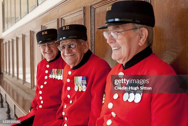 three chelsea pensioners - 雀兒喜皇家醫院退伍軍人 個照片及圖片檔