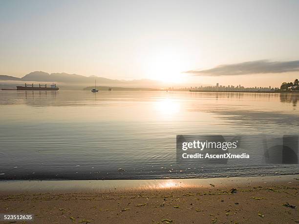 jericho beach and vancouver skyline - english bay stockfoto's en -beelden