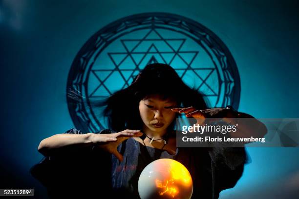 witch using crystal ball - wicca stock-fotos und bilder