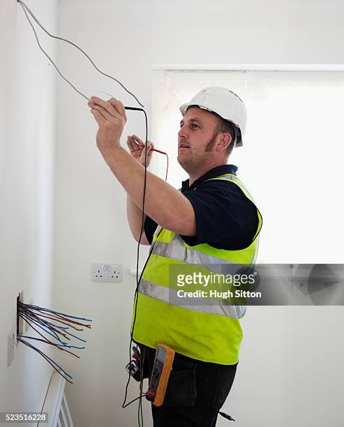 electrician working on construction site - hugh sitton stockfoto's en -beelden