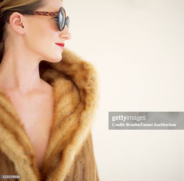 woman in fur coat and sunglasses - fur coat stock pictures, royalty-free photos & images