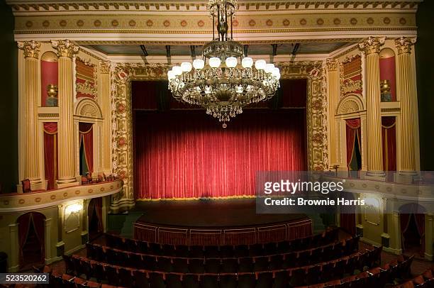 theatre auditorium with stage - camarote - fotografias e filmes do acervo