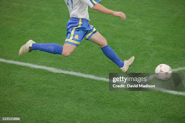 soccer player corner kicking - corner kick stock-fotos und bilder