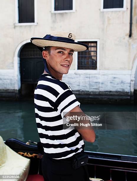 portrait of gondola driver - hugh sitton - fotografias e filmes do acervo