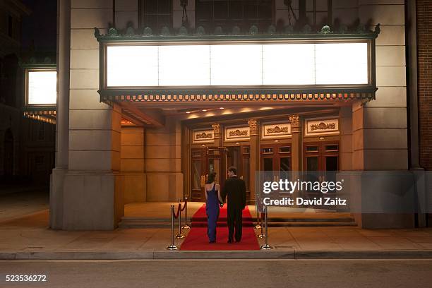 couple walking on the red carpet - open air kino stock-fotos und bilder