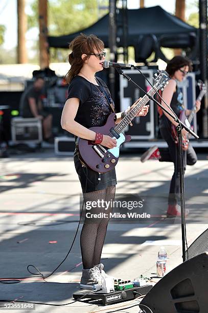 Timony 213 Mary Timony Photos & High Res Pictures - Getty Images