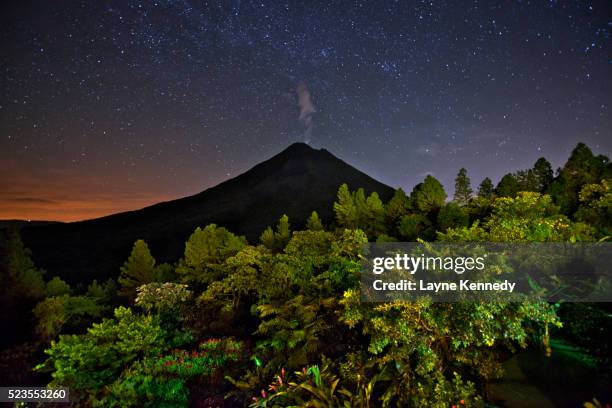 mt. arenal volcano spews steam, costa rica - arenal volcano stockfoto's en -beelden