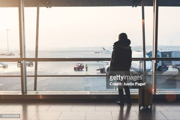 woman at airport - hand luggage stock pictures, royalty-free photos & images